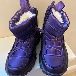 Snow boots